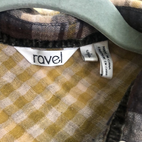 Great condition Ravel button up top! - Picture 2 of 3